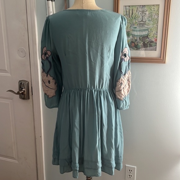 Free People Appliqué Sleeve Dress size Medium - Picture 6 of 10